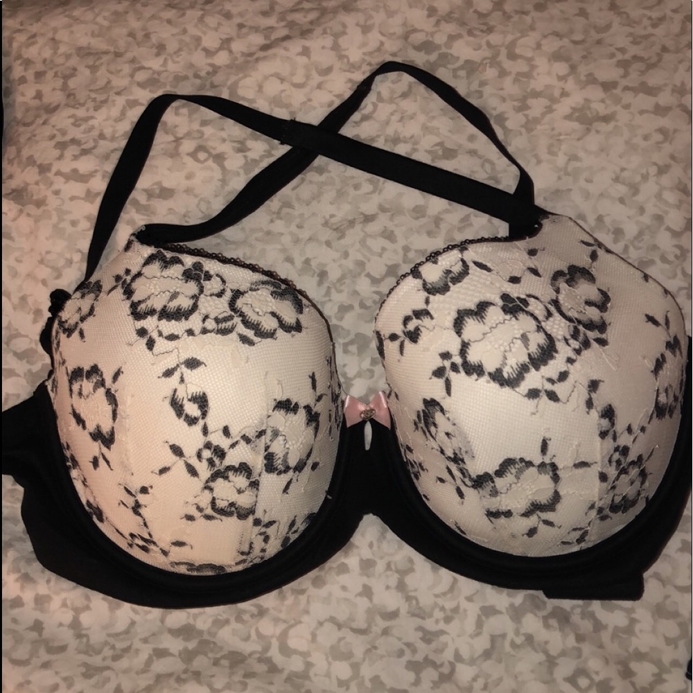 Victoria’s Secret Body Bra